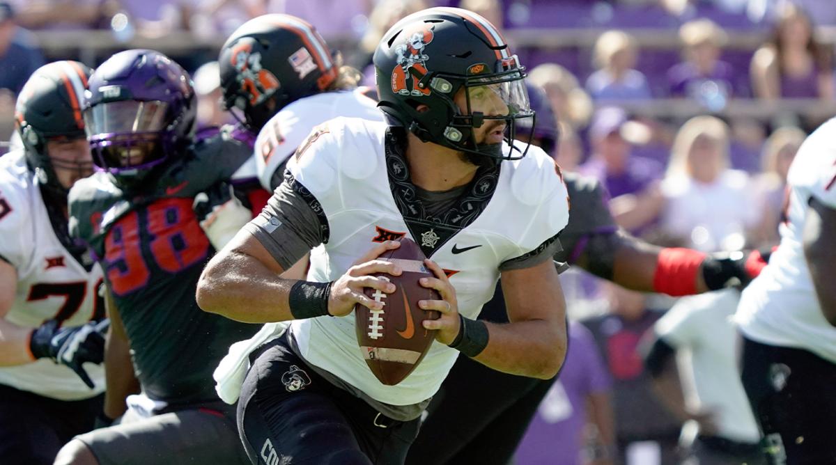 Oct 15, 2022; Fort Worth, Texas, USA; Oklahoma State Cowboys quarterback Spencer Sanders (3) during a game against the TCU Horned Frogs at Amon G. Carter Stadium.