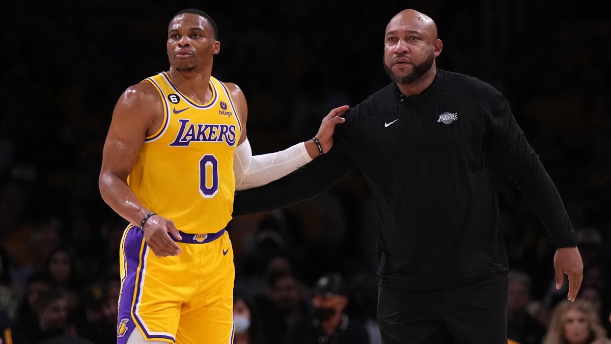 Los Angeles Lakers guard Russell Westbrook (0) and coach Darvin Ham react in the first half against the LA Clippers.