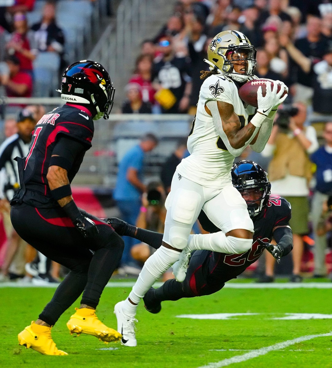 Saints Rashid Shaheed (89) makes a reception and scores a touchdown against the Cardinals Marco Wilson (20). © Patrick Breen/The Republic / USA TODAY NETWORK
