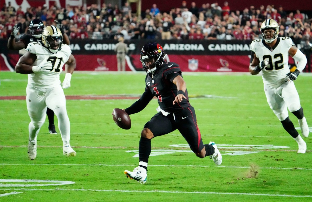 Arizona Cardinals quarterback Kyler Murray (1) runs for a first down against the New Orleans Saints. © Rob Schumacher/The Republic / USA TODAY NETWORK