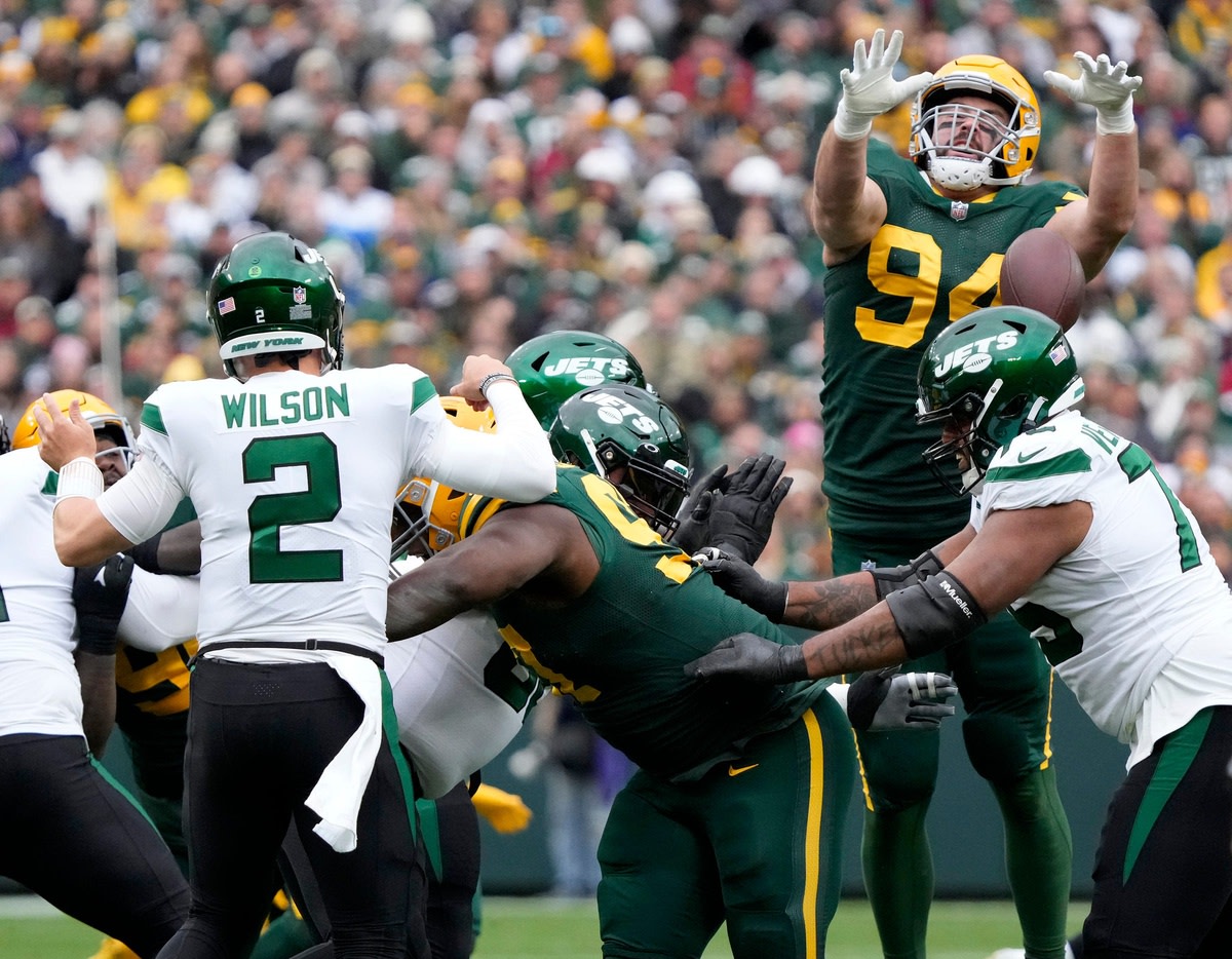 Green Bay Packers defensive end Dean Lowry (94) blocks a pass by New York Jets quarterback Zach Wilson (2) during the first half of their game on Sunday, Oct. 16, 2022 at Lambeau Field in Green Bay. Packers Jets 0385