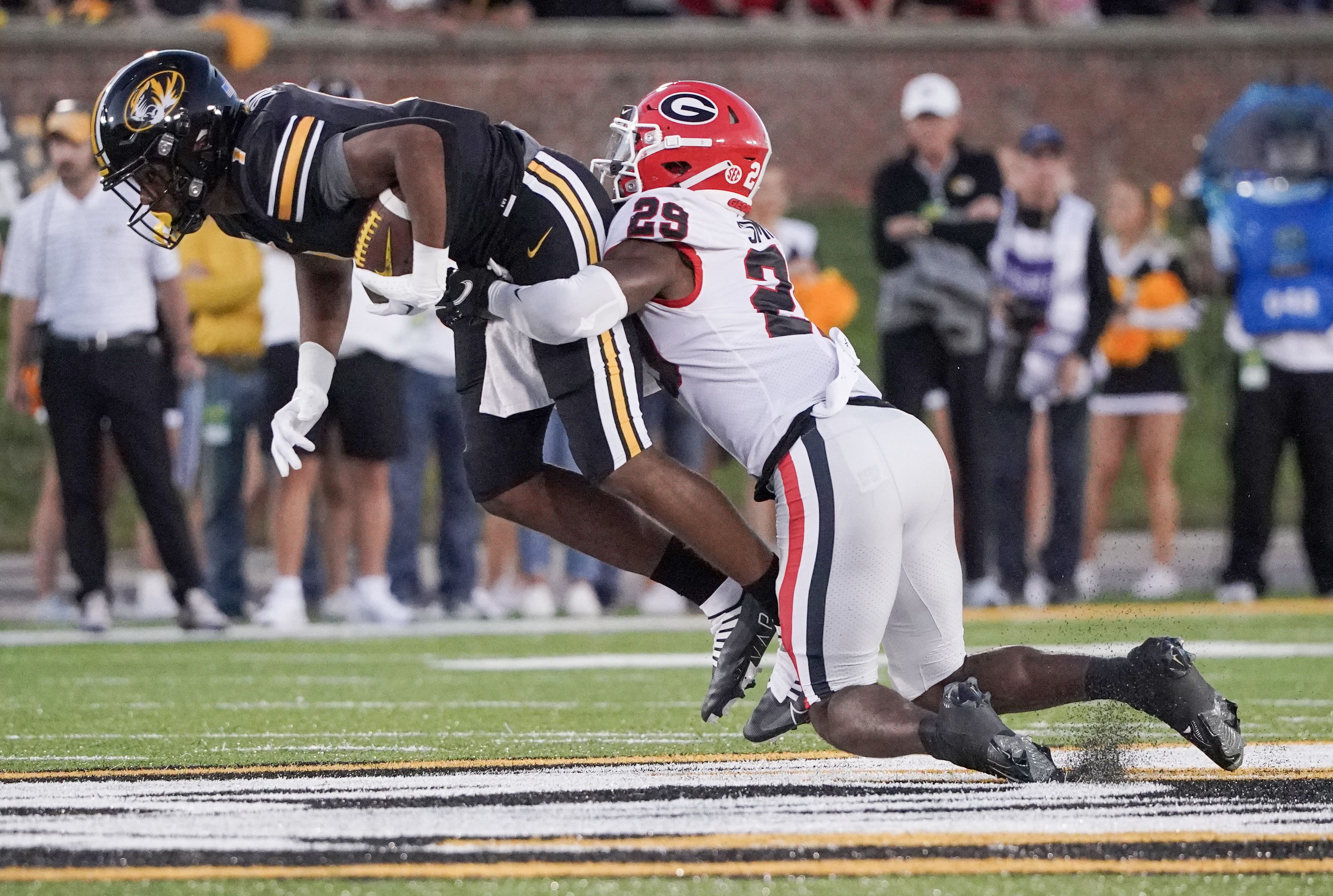 Missouri WR Dove Says Tigers Need More Production From Veteran Receivers - Vimarsana News
