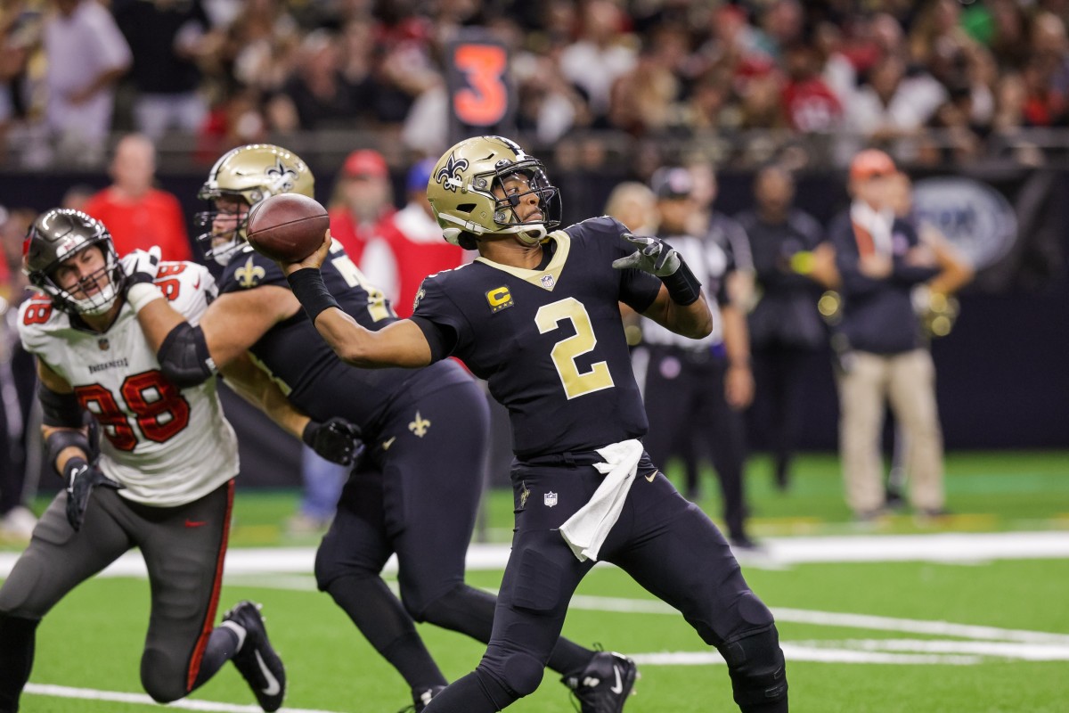 New Orleans Saints quarterback Jameis Winston (2) passes the ball against the Tampa Bay Buccaneers. Mandatory Credit: Stephen Lew-USA TODAY
