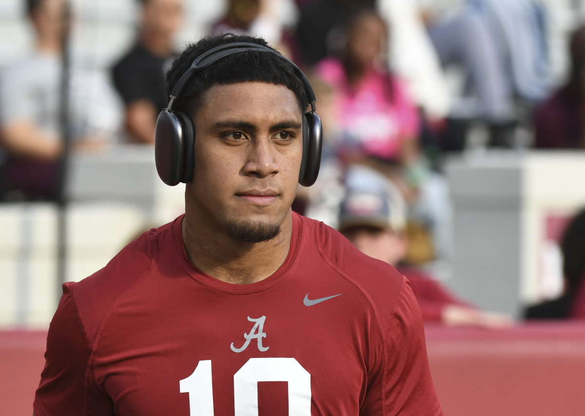 Alabama Crimson Tide linebacker Henry To'o To'o (10) warms up before a game against the Mississippi State Bulldogs at Bryant-Denny Stadium.