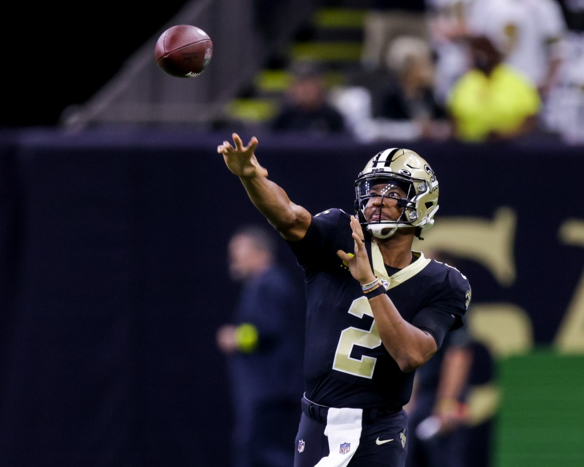 New Orleans Saints quarterback Jameis Winston (2) during warm ups before a game against the Cincinnati Bengals. Mandatory Credit: Stephen Lew-USA TODAY Sports