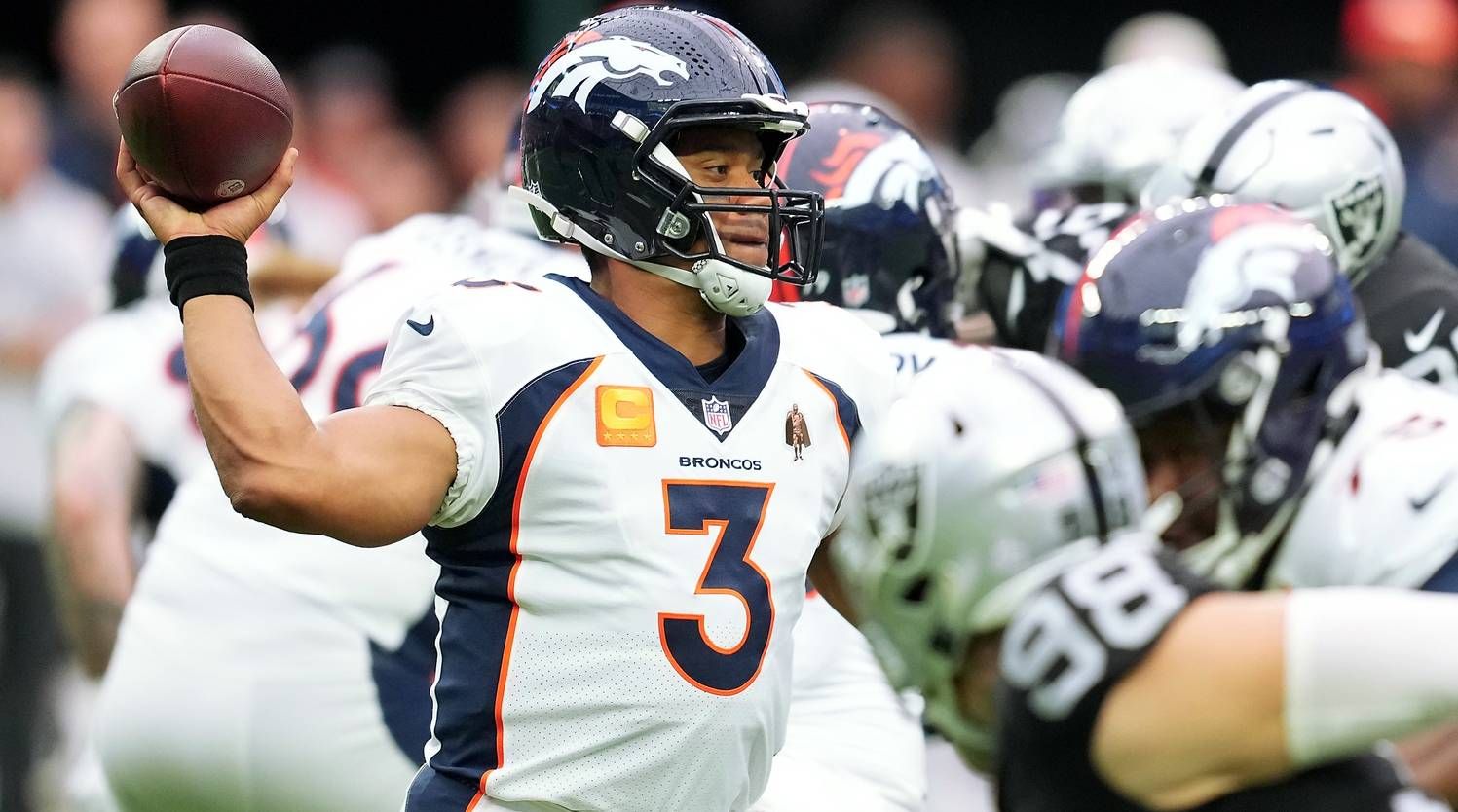 Russell Wilson: Broncos QB Suffered Partially Torn Hamstring, per Report - Vimarsana News