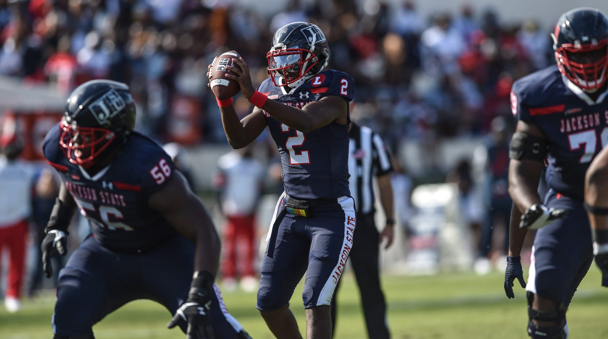 Shedeur Sanders taking a snap for JSU