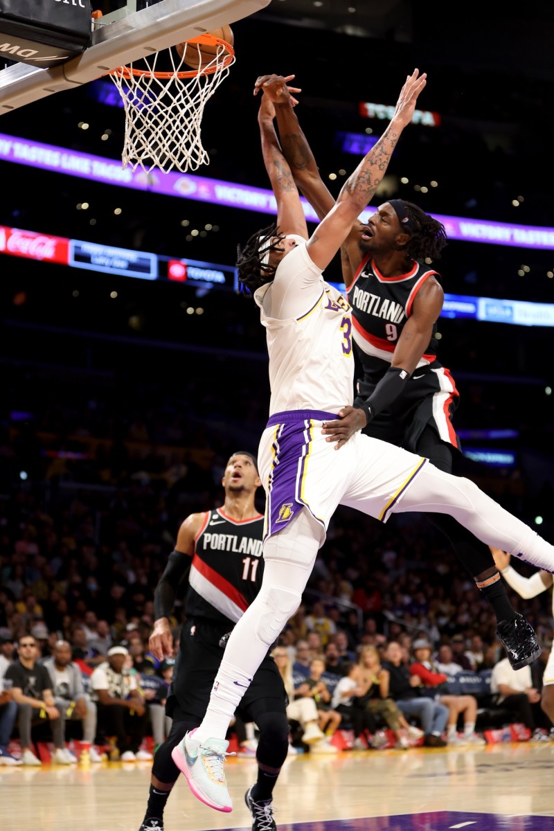 WATCH: Trail Blazers Beat Lakers With A Last Second Shot