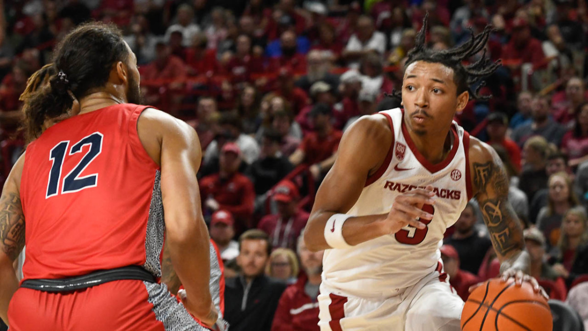 In season with high anticipation, Razorbacks get it started Monday night