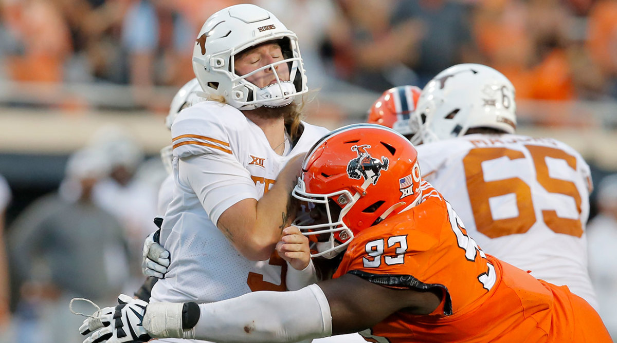 Texas QB Quinn Ewers takes a big hit against Oklahoma State