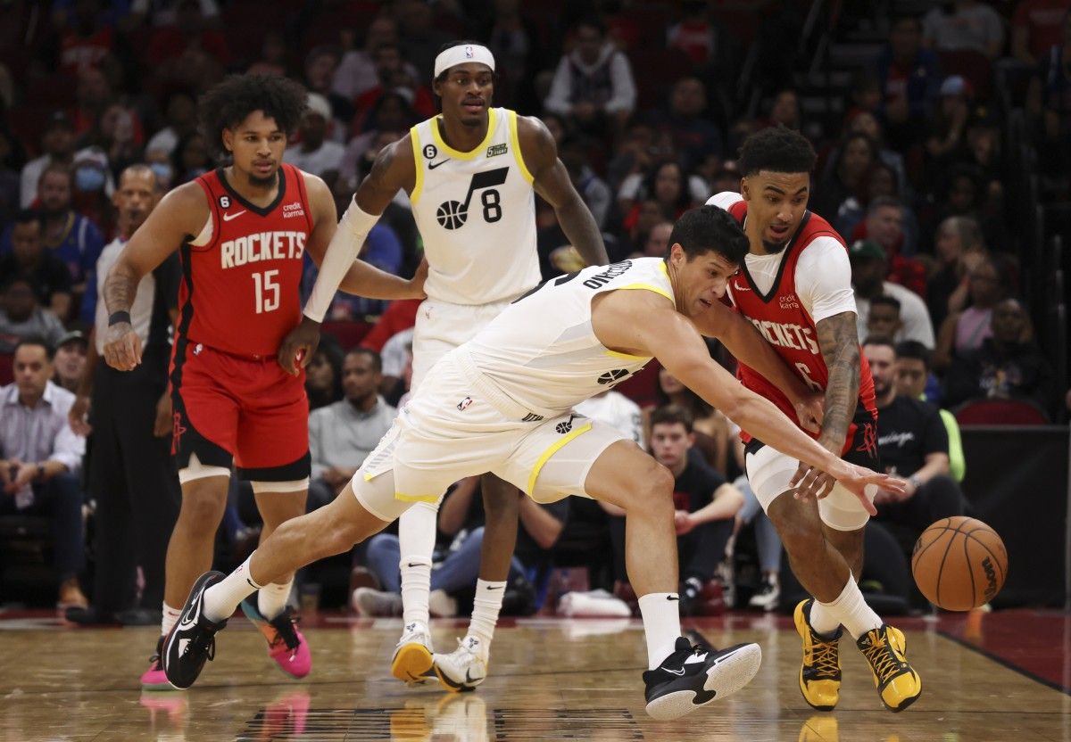 Utah Jazz forward Simone Fontecchio (16) tries to steal the ball from Houston Rockets forward Kenyon Martin Jr. (6) in the second half at Toyota Center.