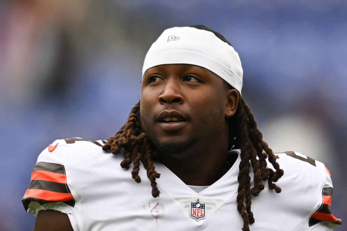 Cleveland Browns running back Kareem Hunt (27) warms up before the game against the Baltimore Ravens at M&T Bank Stadium.