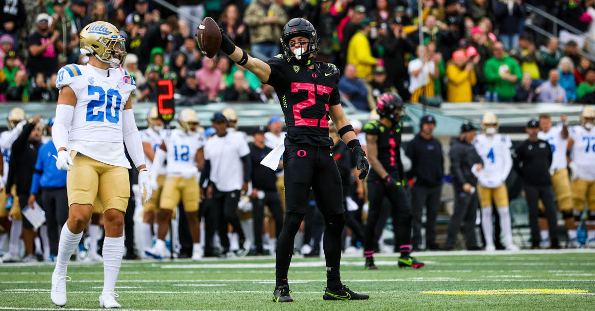 Oregon wide receiver Chase Cota signals for a first down after a catch against the UCLA Bruins in Eugene.