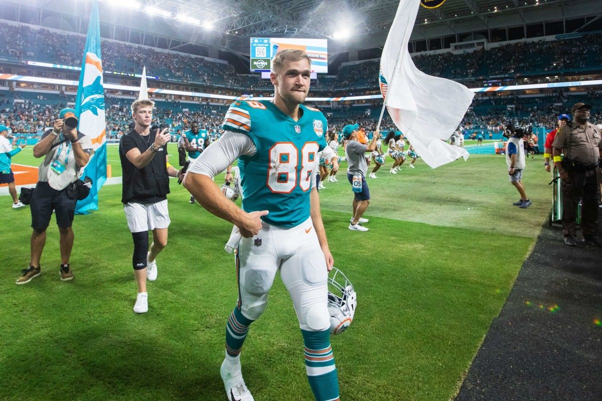 Miami Dolphins tight end Mike Gesicki (88) leaves the field after the end of the game between the visiting Pittsburgh Steelers and host Miami Dolphins at Hard Rock Stadium on Sunday, October 23, 2022, in Miami Gardens, FL.