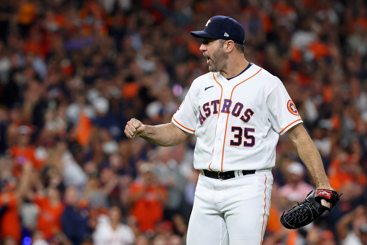 Astros pitcher Justin Verlander clenches his fist in celebration