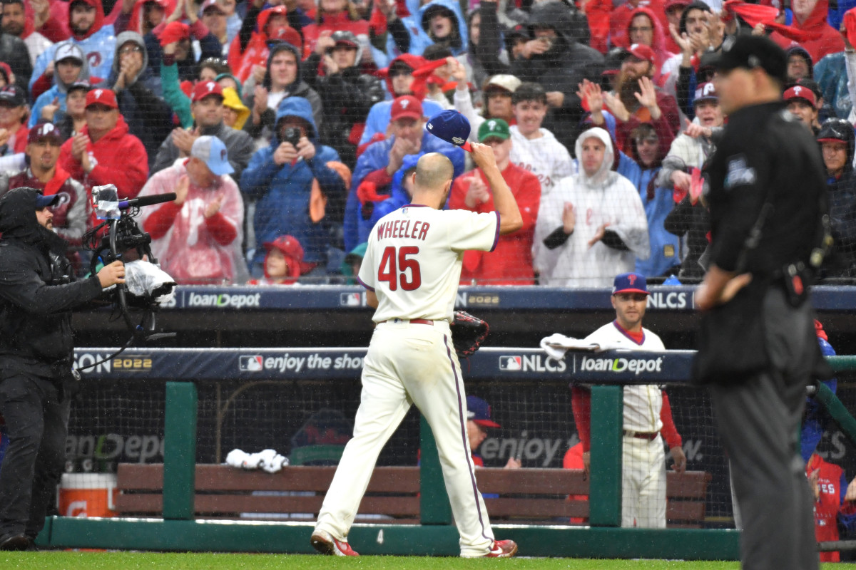 Wheeler exits to a standing ovation from Phillies fans after a stellar Game 5 start versus San Diego in the NLCS.