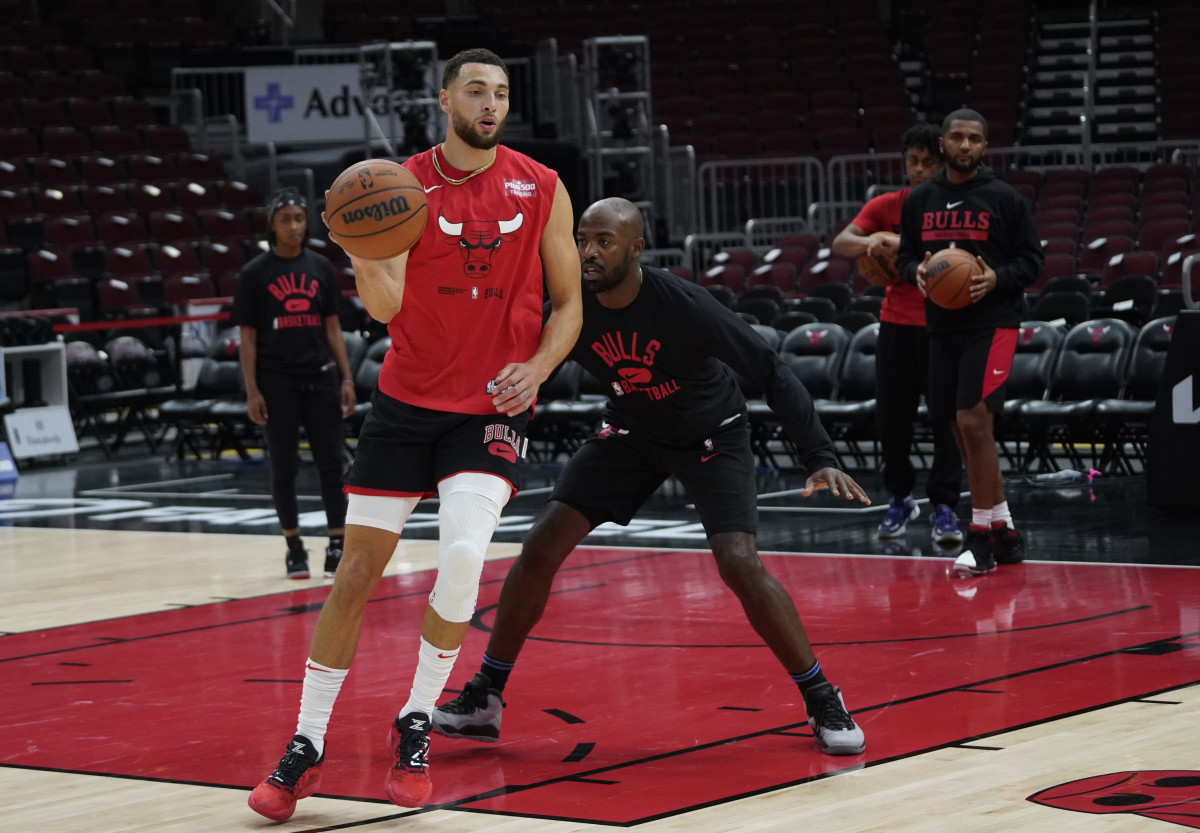 Chicago Bulls guard Zach LaVine warms up before the game against the Boston Celtics at United Center