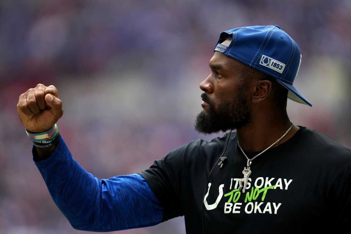 Indianapolis Colts linebacker Shaquille Leonard (53) reacts after a play Sunday, Sept. 25, 2022, during a game against the Kansas City Chiefs at Lucas Oil Stadium in Indianapolis.