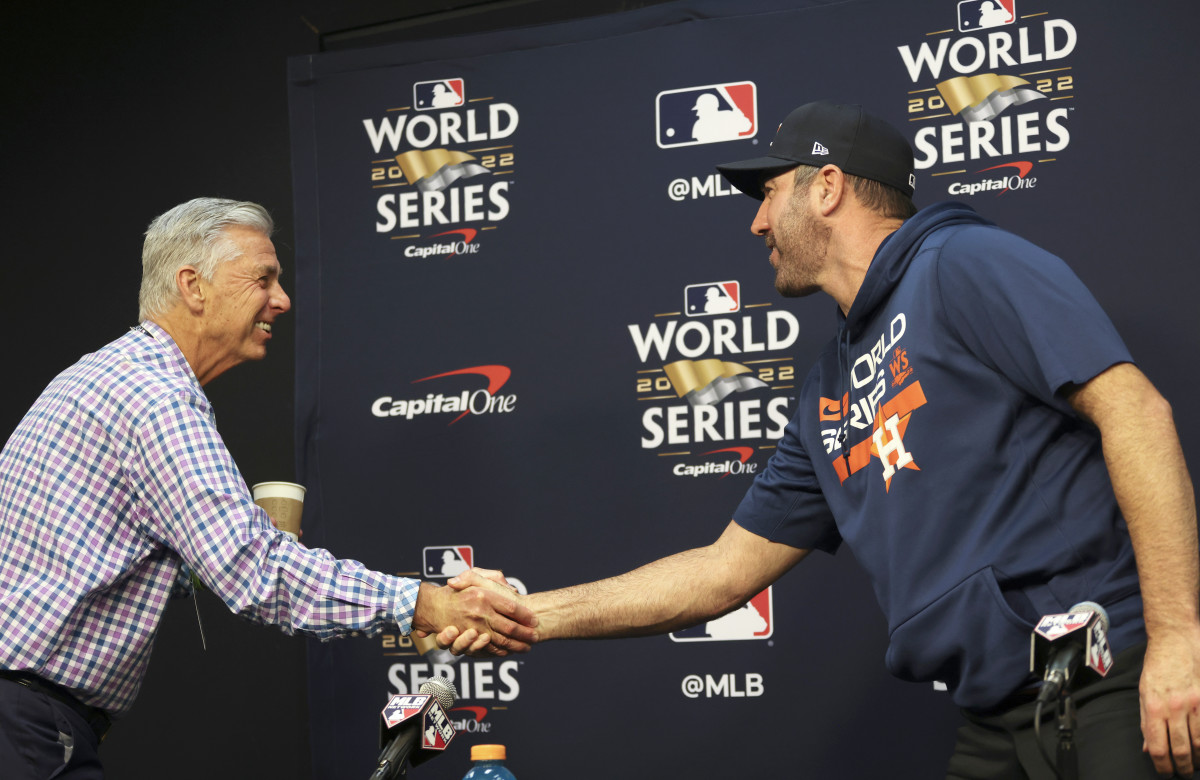 Phillies president of baseball operations Dave Dombrowski shakes Astros ace Justin Verlander’s hand the day before Game 1 of the 2022 World Series.
