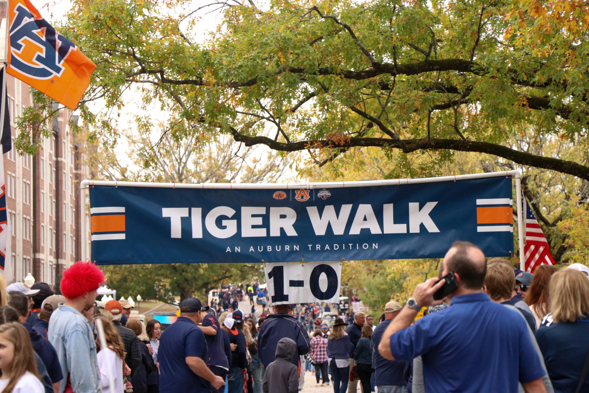 The Auburn family is ready to go 1-0 this week with a win against Arkansas.