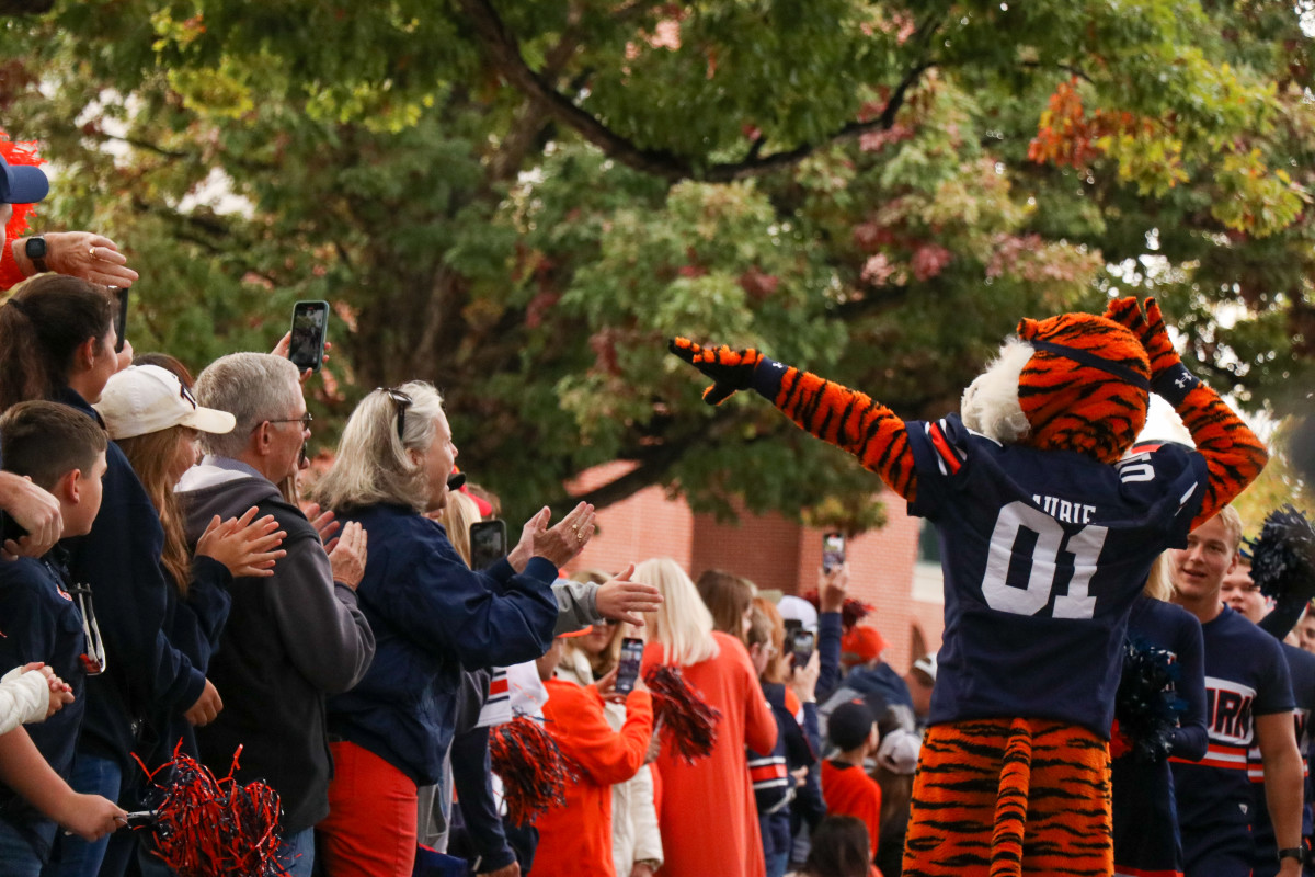 Aubie strikes a pose for the Auburn fans during Tiger Walk.