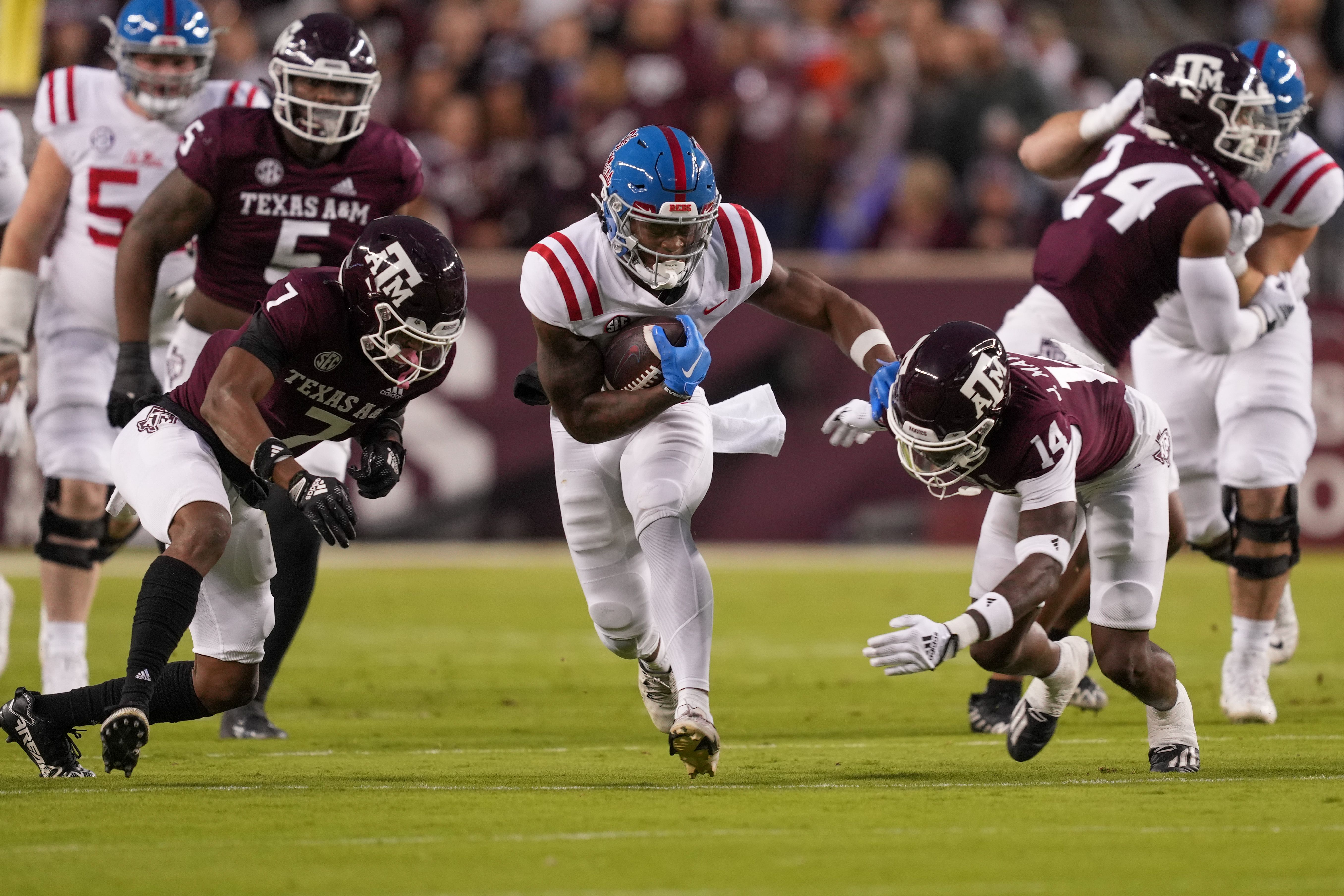 Ole Miss Ranked in First Installment of 2022 College Football Playoff Poll - Vimarsana News