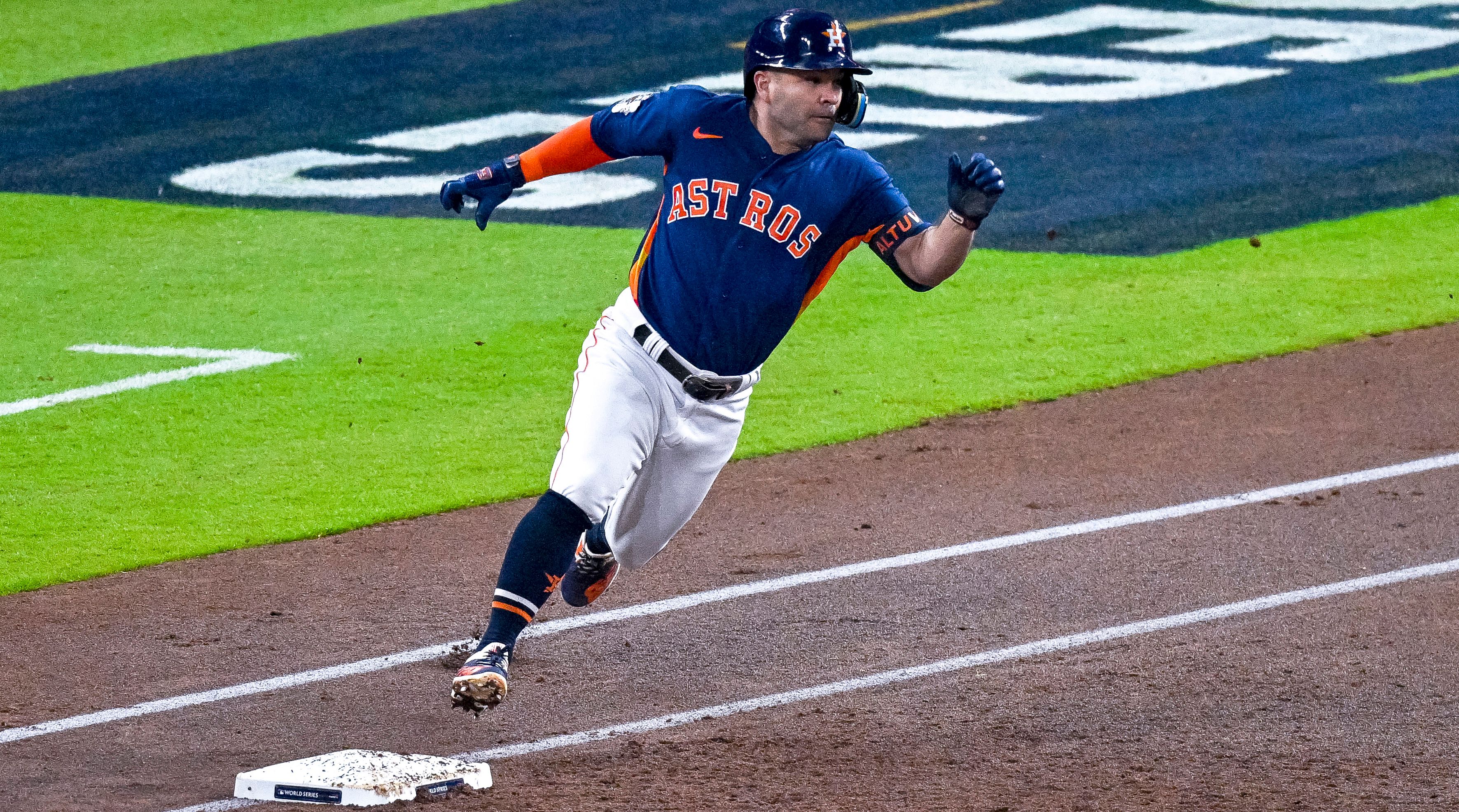 Astros Jose Altuve snaps out of slump in World Series vs Phillies - Vimarsana News