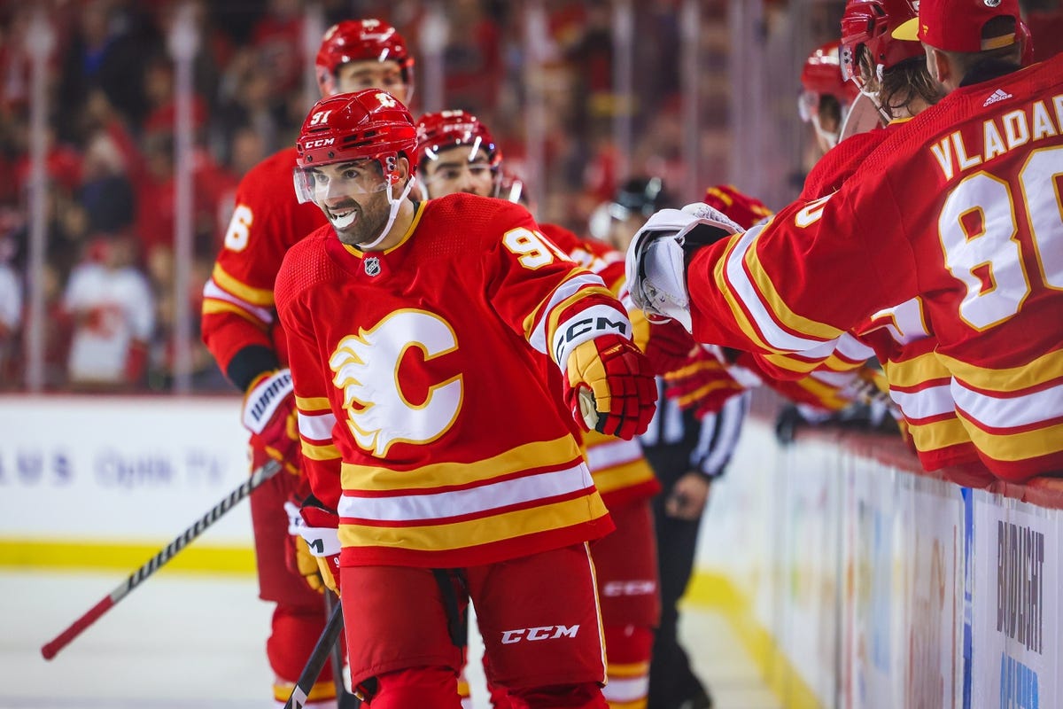 Oct 25, 2022; Calgary, Alberta, CAN; Calgary Flames center Nazem Kadri (91) celebrates his goal with teammates against the Pittsburgh Penguins during the first period at Scotiabank Saddledome. Mandatory Credit: Sergei Belski-USA TODAY Sports