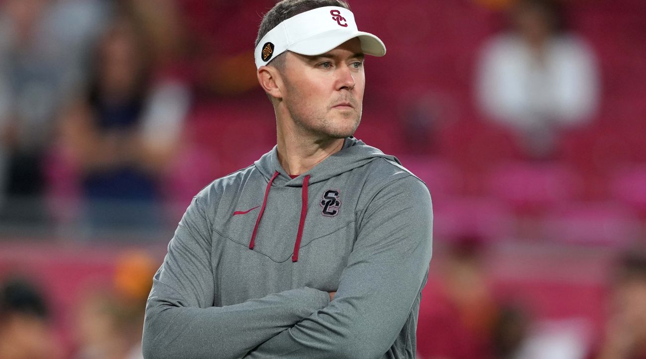 USC's Lincoln Riley Fumes After Pac-12 Officiating Disaster - Vimarsana News