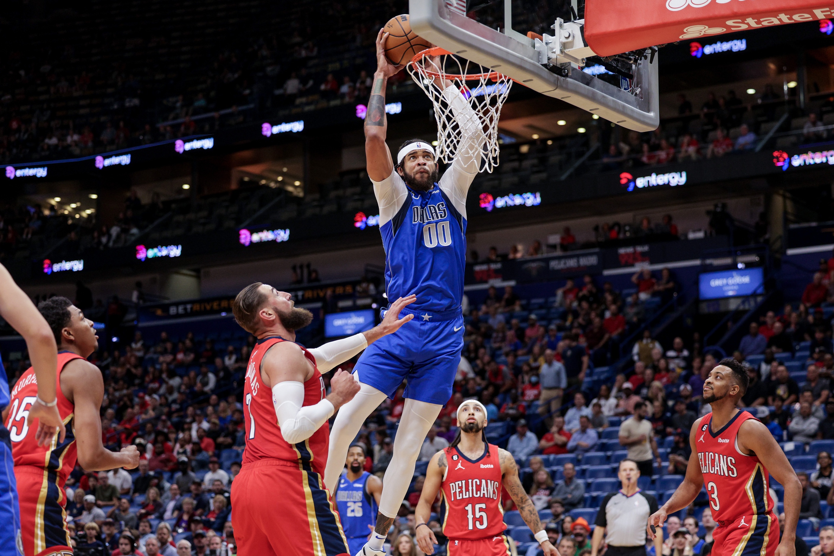 Dallas Mavs Remain Committed to JaVale McGee as Starter, But Why