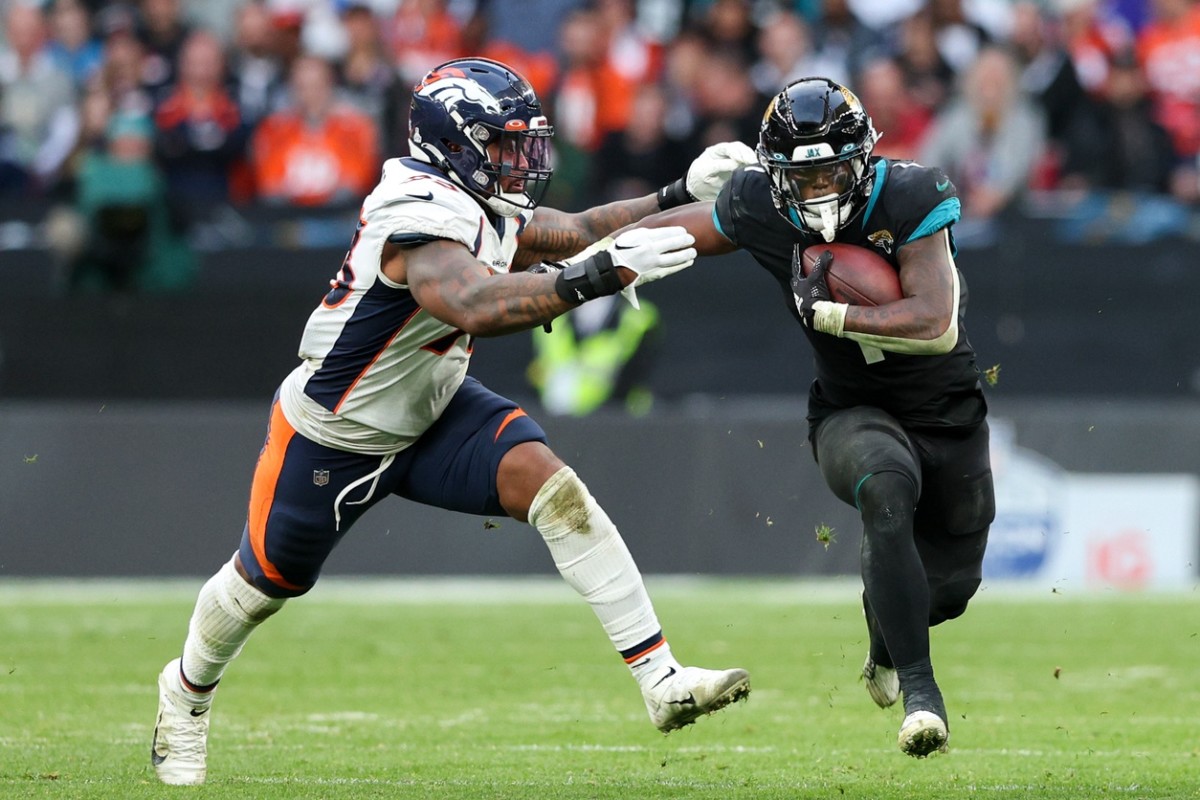 Travis Etienne in the Jaguars' Week 8 loss to the Broncos.