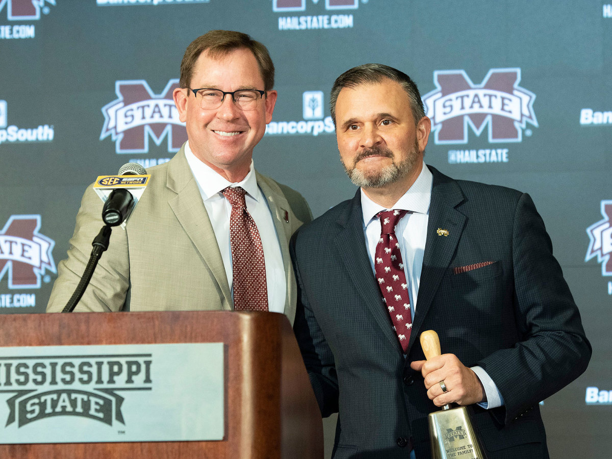Mississippi State AD John Cohen poses with coach Chris Jans