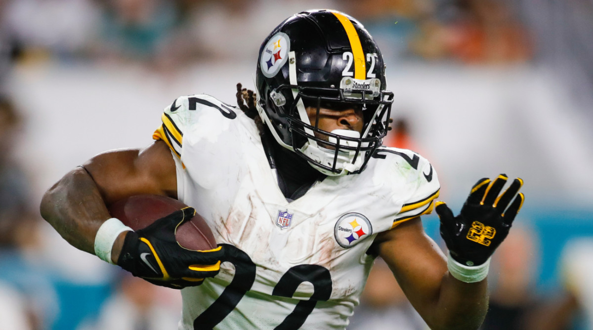 Steelers running back Najee Harris runs with the ball against the Dolphins.