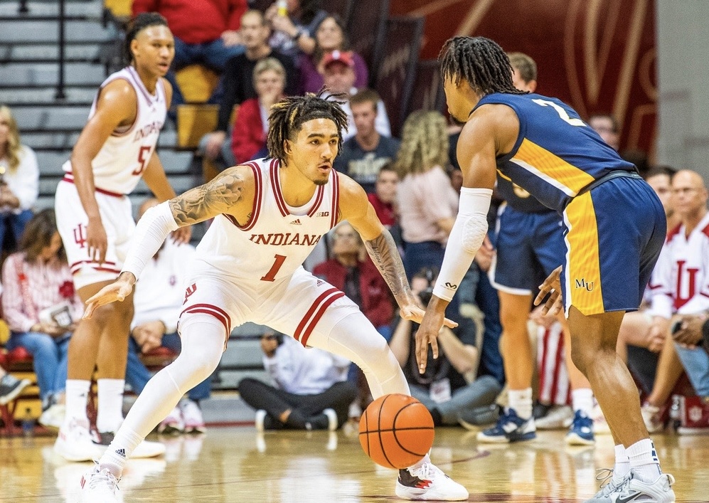 WATCH Jalen HoodSchifino Makes BehindtheBack Layup Against Saint