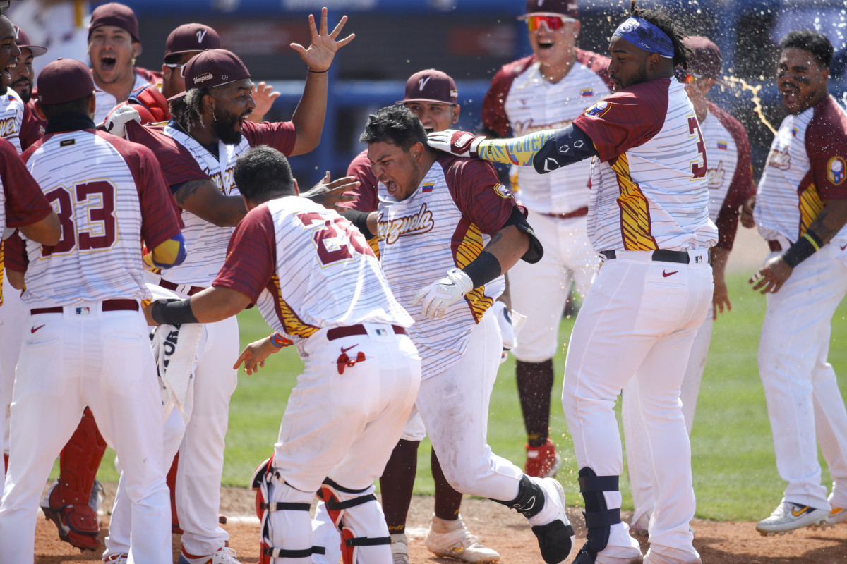 SF Giants prospect Diego Rincones celebrates a walk-off home run with the Venezuelan National Team. (2021)