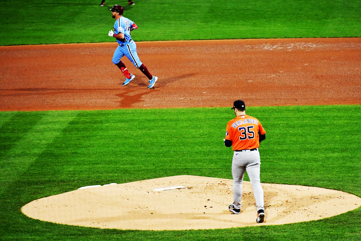 Phillies left fielder Kyle Schwarber jogs around the bases after hitting a leadoff home run against Astros ace Justin Verlander.