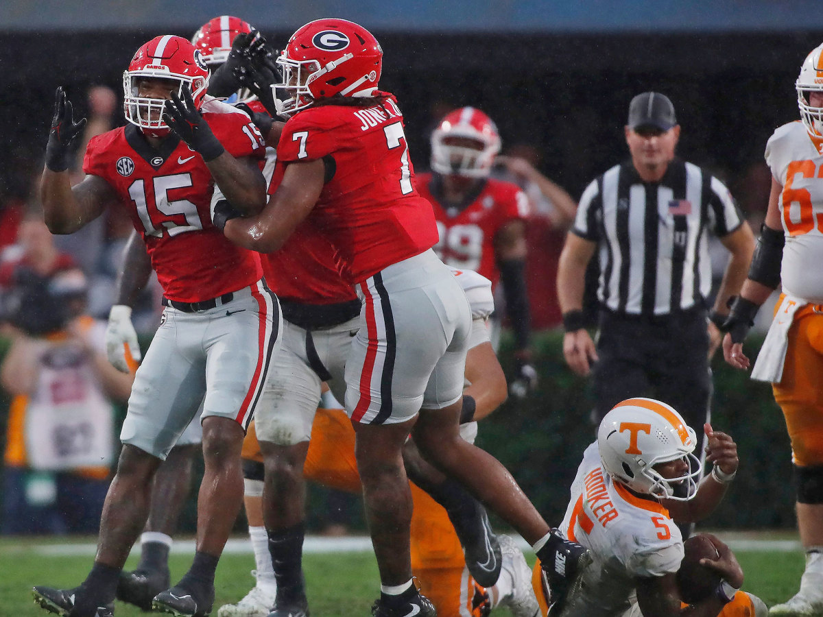 Georgia players celebrate a sack of Tennessee QB Hendon Hooker