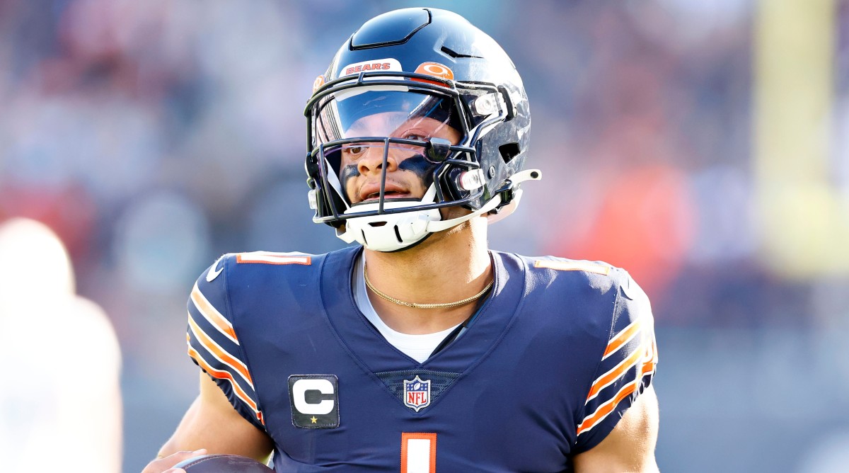 Bears quarterback Justin Fields (1) rushes the ball for a touchdown during a game against the Dolphins.