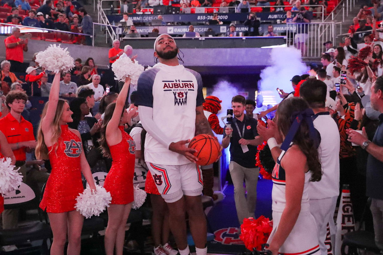 Johni Broome puts it down with authority Sports Illustrated Auburn