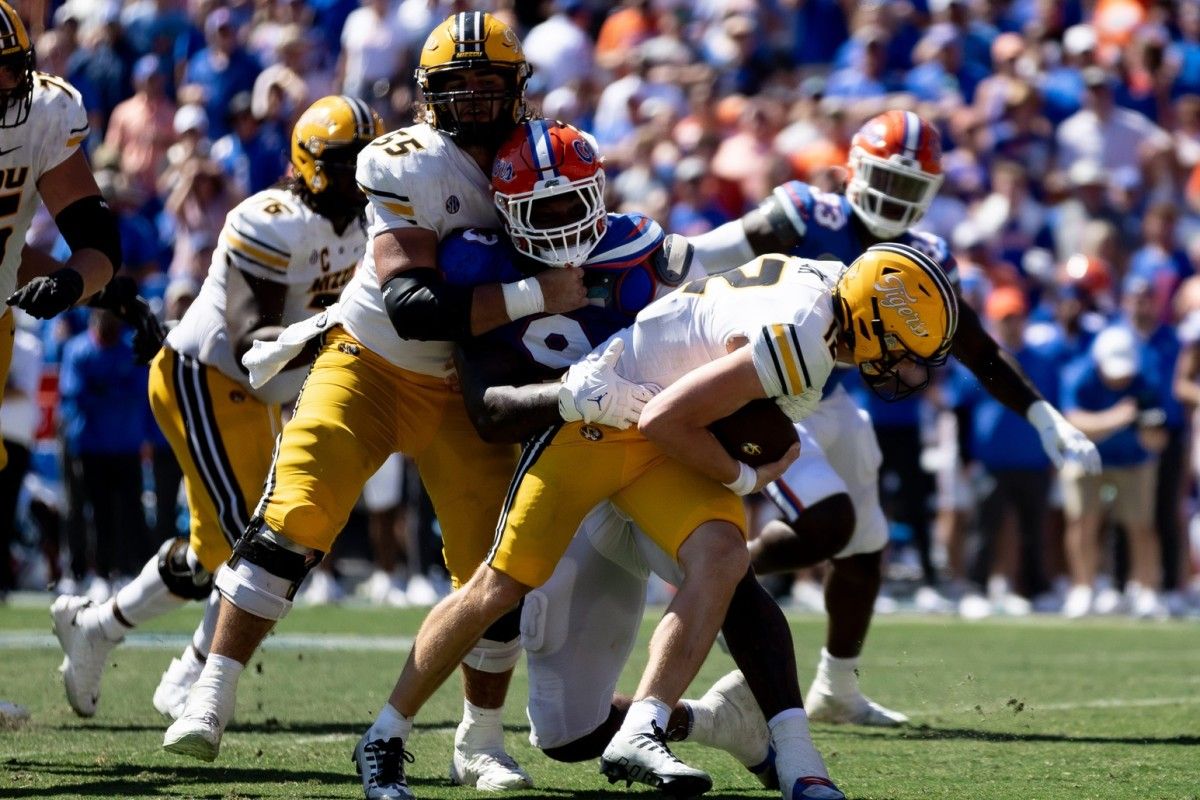 Florida Gators defensive lineman Gervon Dexter Sr. (9) tackles Missouri Tigers quarterback Brady Cook (12) during the first half at Steve Spurrier Field at Ben Hill Griffin Stadium in Gainesville, FL on Saturday, October 8, 2022. [Matt Pendleton/Gainesville Sun] Ncaa Football Florida Gators Vs Missouri Tigers