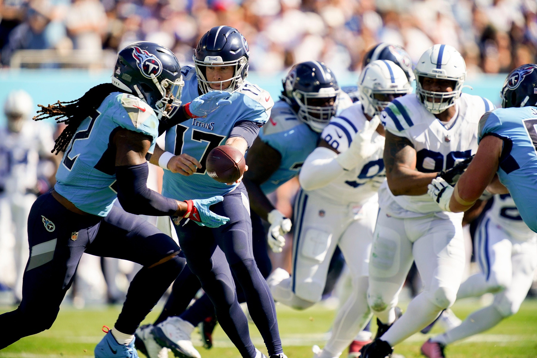 Tennessee Titans RB Derrick Henry Piles Up Yards vs. 'Stacked' Boxes