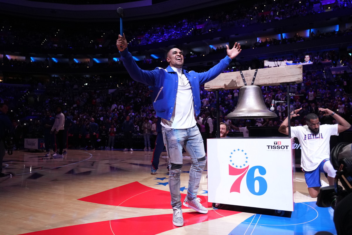 Before the Sixers played the Spurs in October, Hurts was the pregame bell ringer—something that’s considered one of the utmost honors in town.