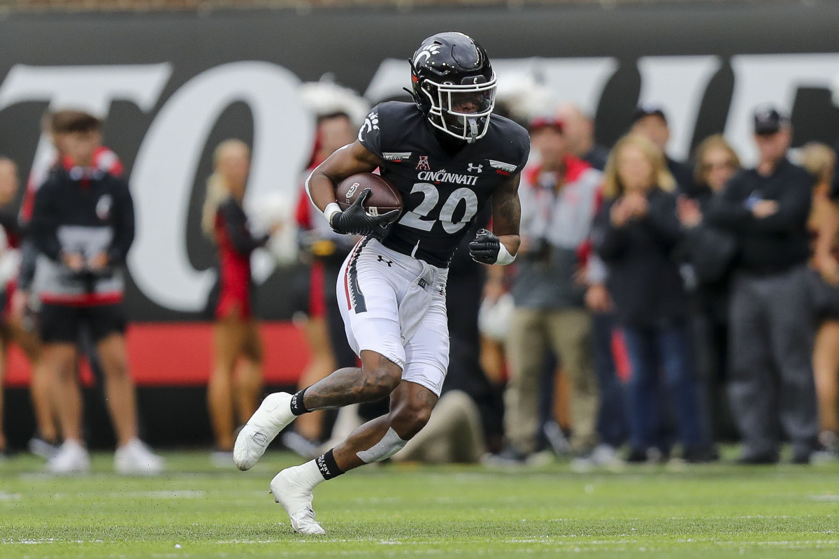 Watch Jadon Thompson Scores First Career KO Return TD All Bearcats