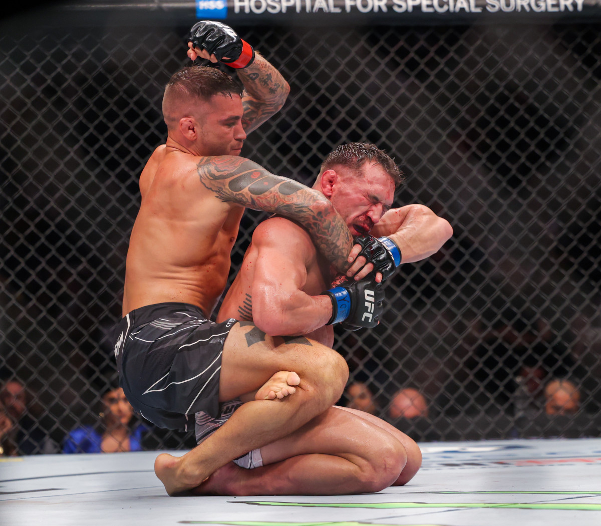 Dustin Poirier (red gloves) and Michael Chandler (blue gloves) during UFC 281 at Madison Square Garden.