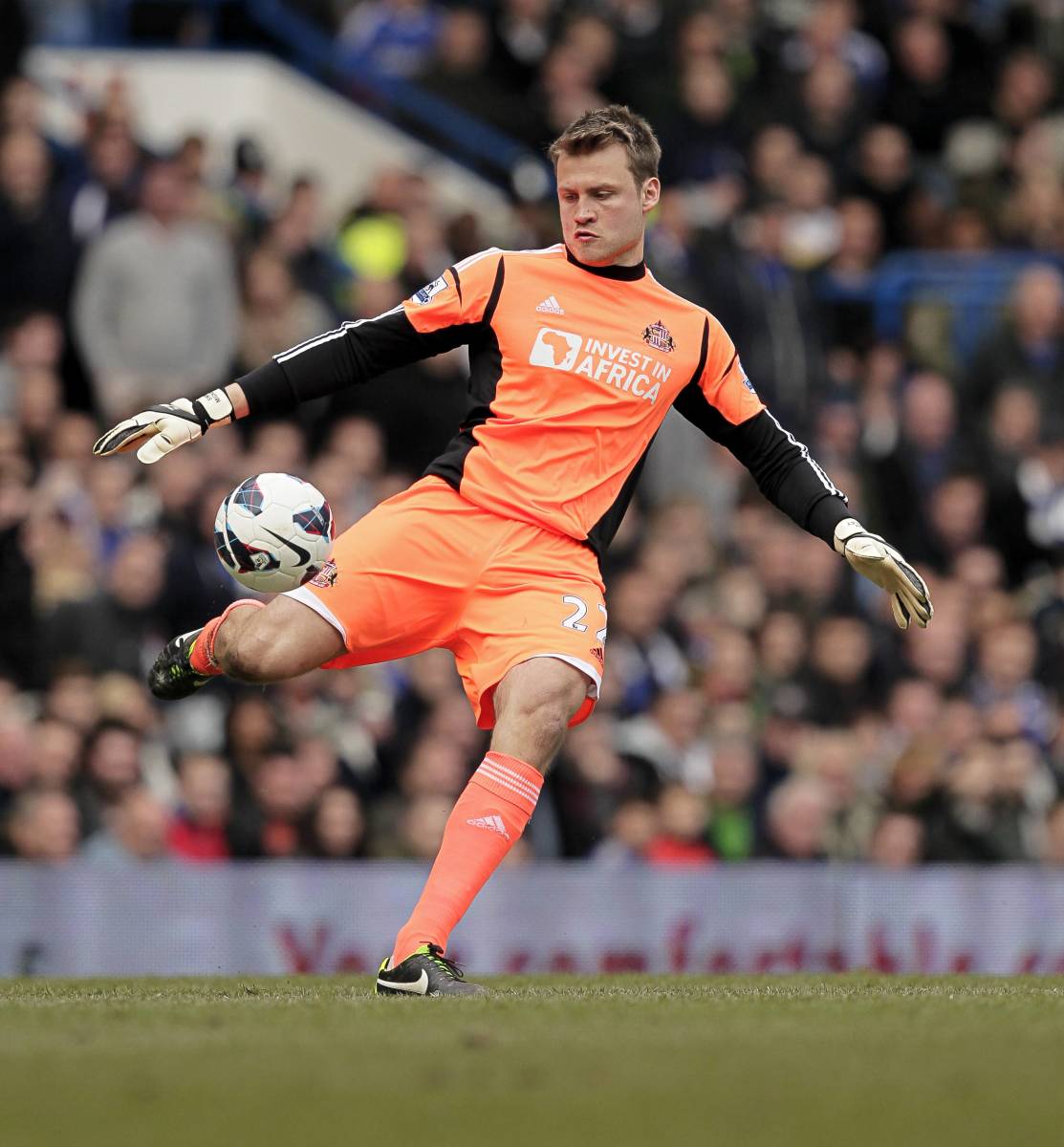 Mignolet in action for Sunderland in 2013. 