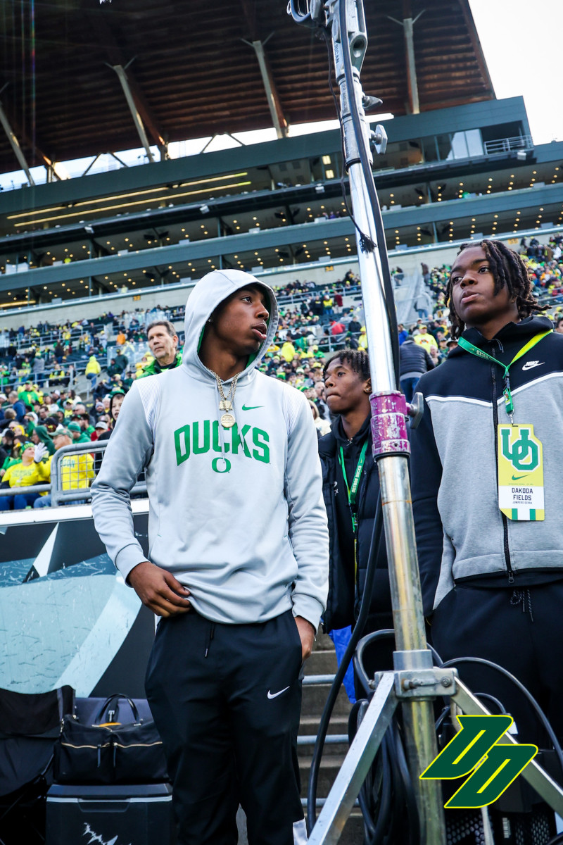 Dakoda Fields (right) with 2023 Oregon CB signee Daylen Austin during a Ducks football game in Eugene.