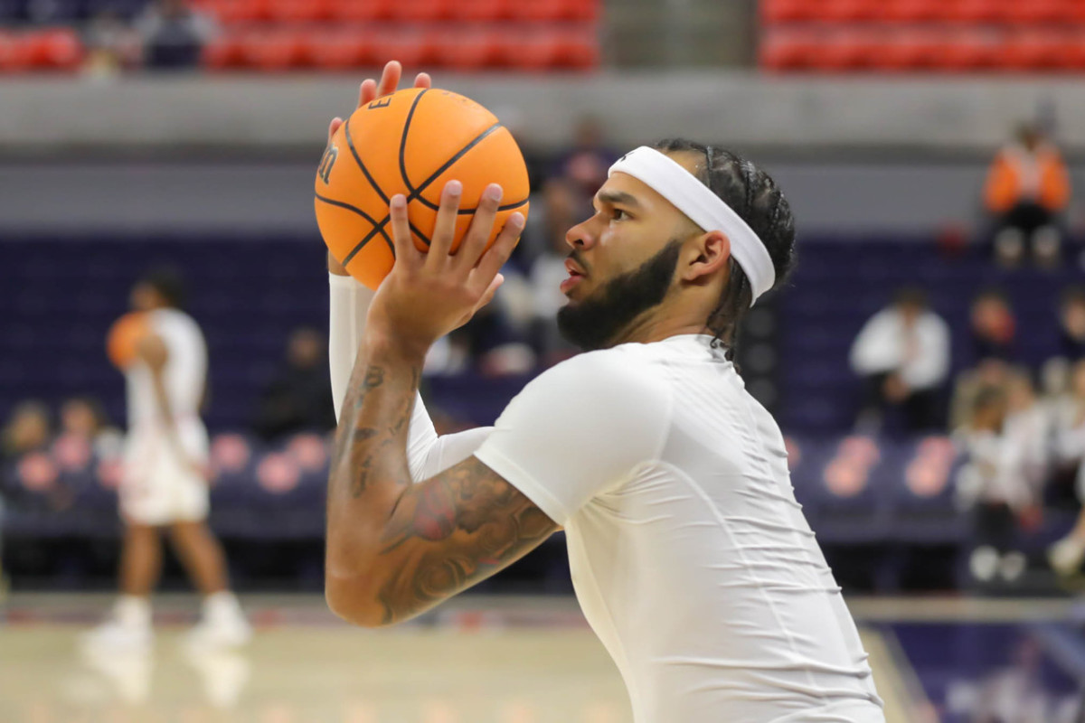 Johni Broome scores his 1,000th point BVM Sports