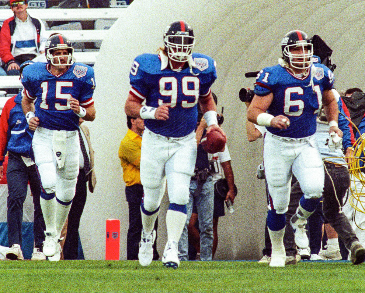 Steve DeOssie jogs onto the field before Super Bowl XXV