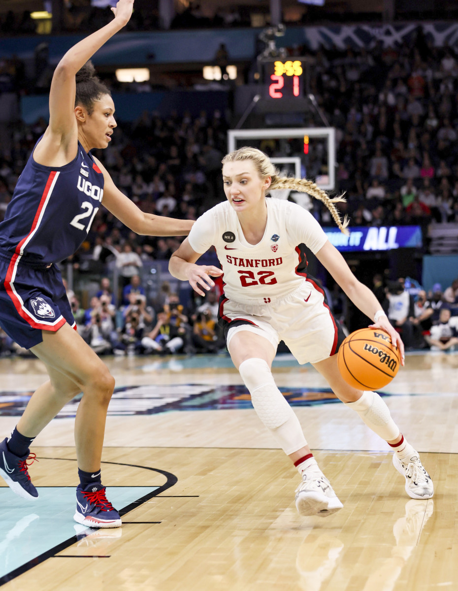 Cameron Brink is New Balance's First Women's Basketball Player - Sports  Illustrated FanNation Kicks News, Analysis and More