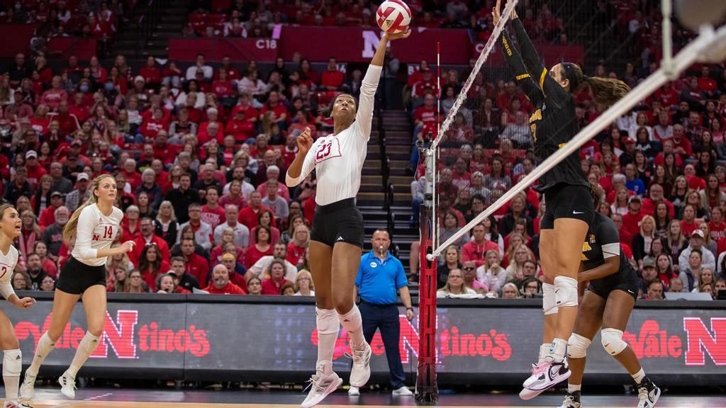 Volleyball: No. 6 Nebraska at Iowa Tonight - Vimarsana News